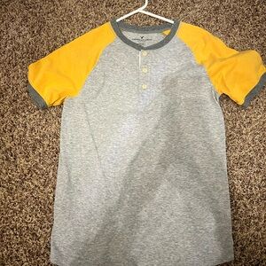 American Eagle Outfitters Gray and Yellow Flex Tee